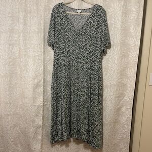 Ava & Viv Green Floral V-Neck Midi Dress